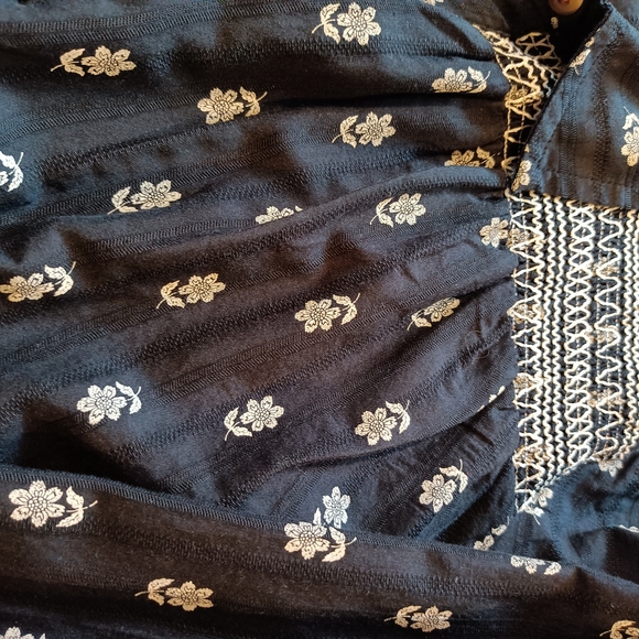 Floral Button-Up Blouse - Picture 3 of 4